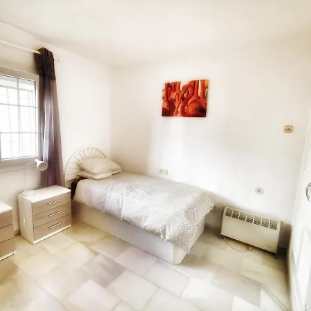 Duquesa Beach House Apartment